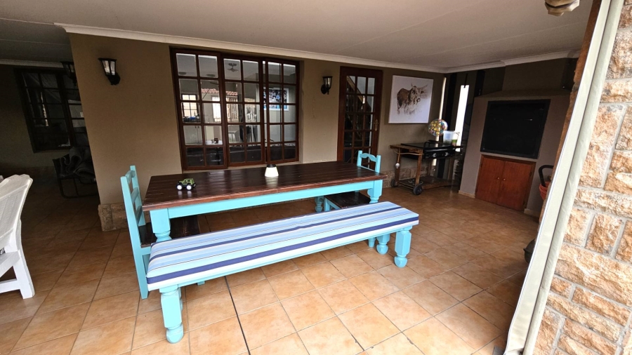 To Let 3 Bedroom Property for Rent in Meerhof North West